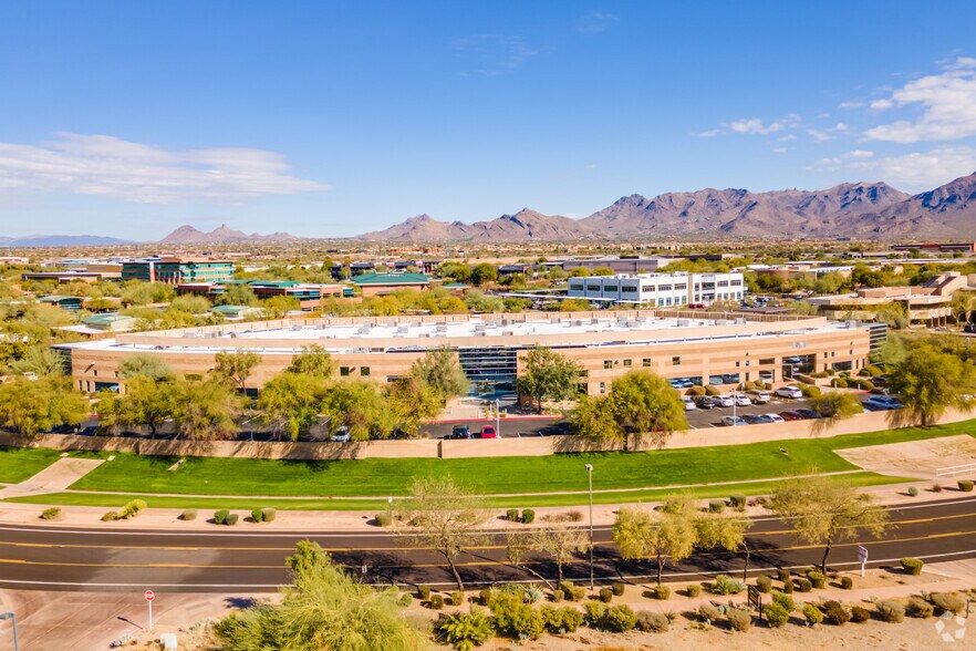 8388 E Hartford Dr, Scottsdale, AZ à vendre - Photo du bâtiment - Image 2 de 3