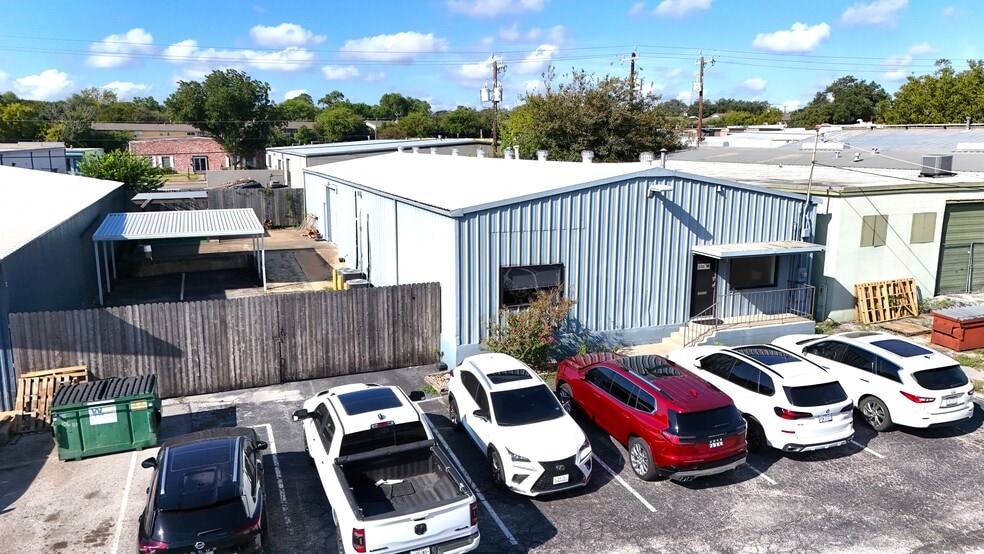 106 W Turbo Dr, San Antonio, TX for sale - Building Photo - Image 3 of 17