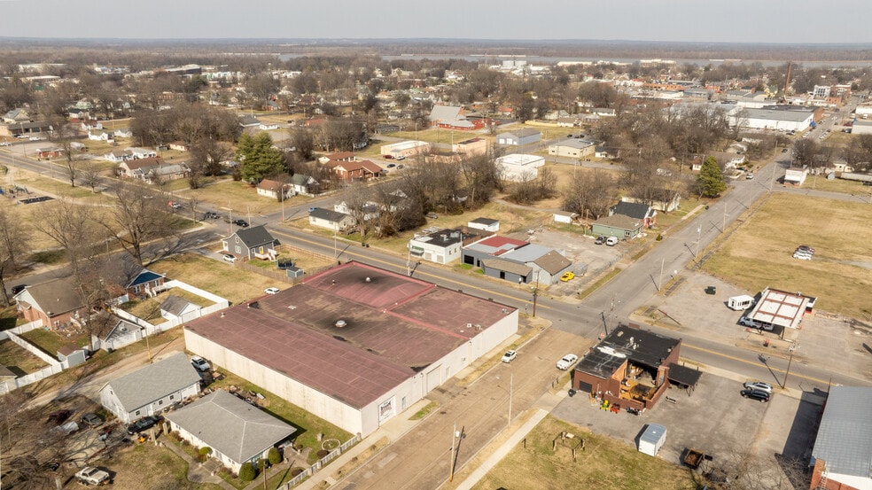 303 N 13th St, Paducah, KY for sale - Building Photo - Image 2 of 17