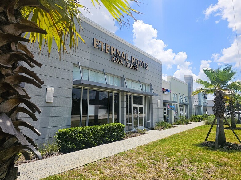 7035 Philips Hwy, Jacksonville, FL à louer - Photo du bâtiment - Image 3 de 28