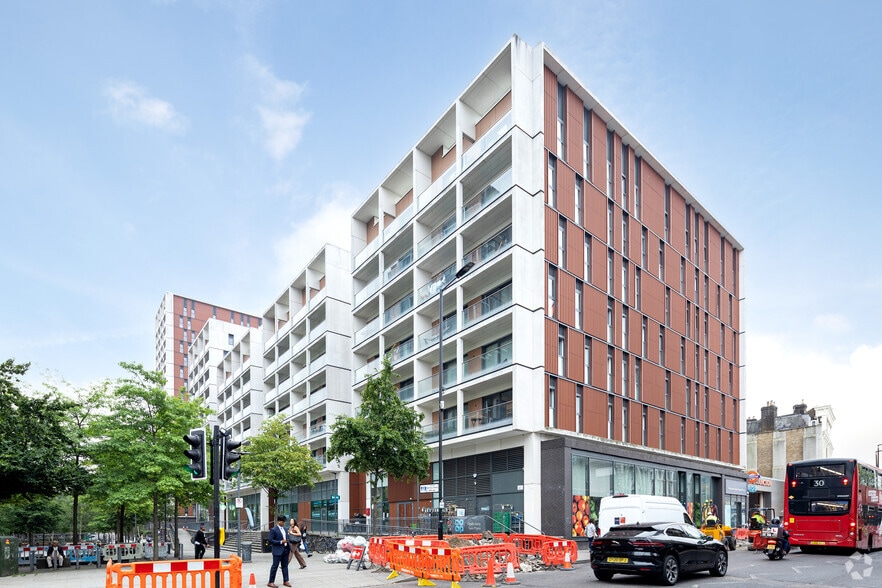 Dalston Sq, London for lease - Primary Photo - Image 1 of 2