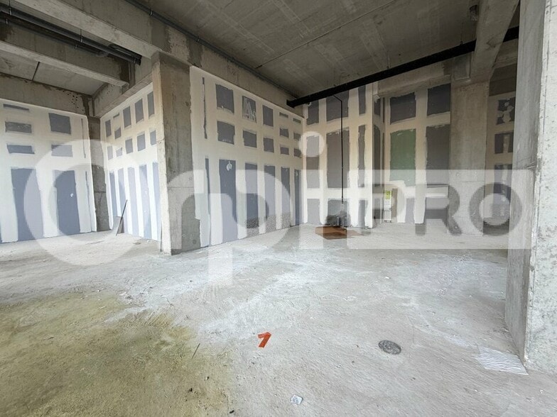 Retail in Merignac for lease - Interior Photo - Image 3 of 3