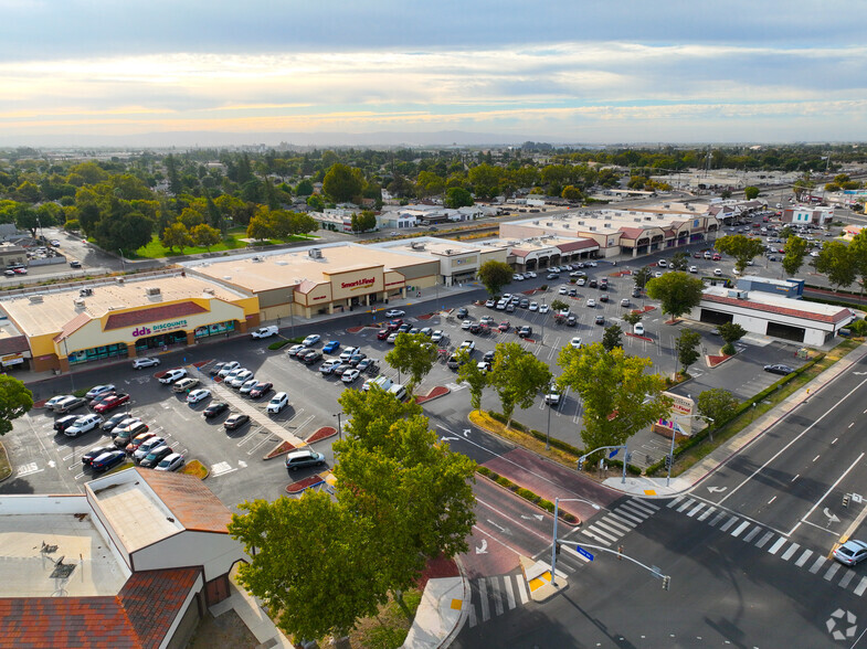 Turlock Town Center portfolio of 7 properties for sale on LoopNet.ca - Aerial - Image 1 of 24