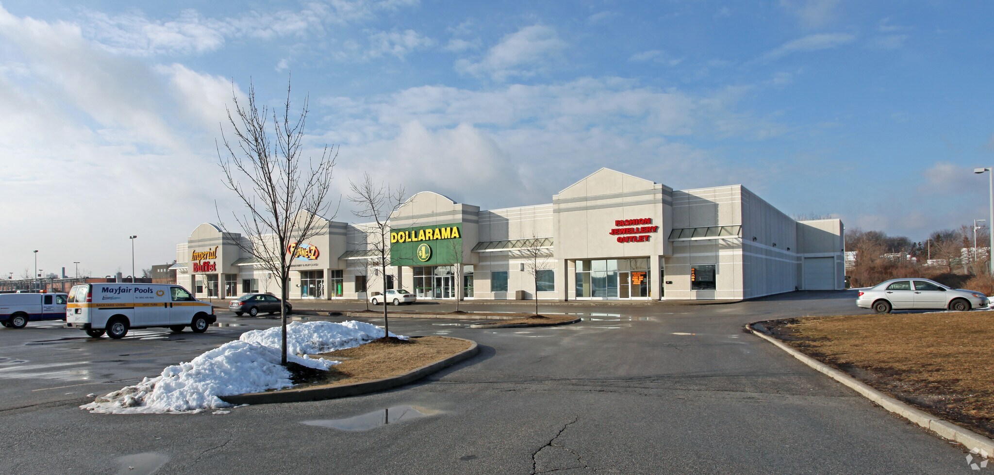 1901 Eglinton Ave E, Toronto, ON à vendre Photo du bâtiment- Image 1 de 1