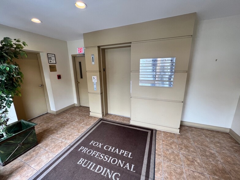 1326 Freeport Rd, Pittsburgh, PA for lease - Interior Photo - Image 1 of 7