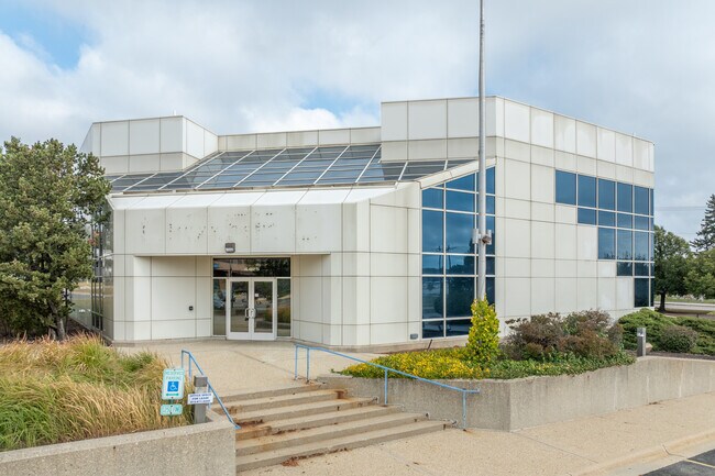 Plus de détails pour 4425 Harrison Ave, Rockford, IL - Bureau à vendre
