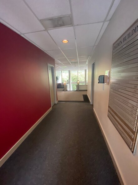 9311 SE 36th St, Mercer Island, WA à louer - Photo du bâtiment - Image 2 de 10