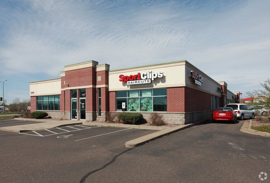 2741 Clairemont Ave, Eau Claire, WI à louer - Photo du bâtiment - Image 2 de 11