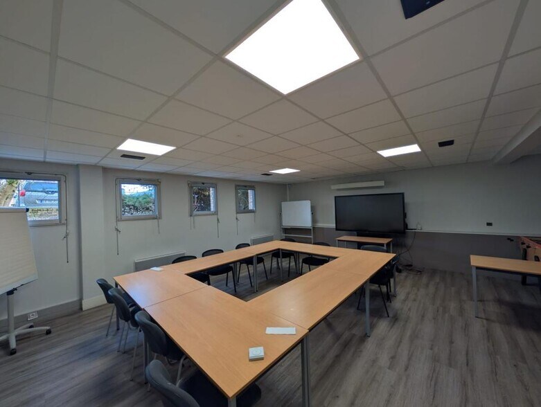 Office in Eaubonne for lease - Interior Photo - Image 3 of 8