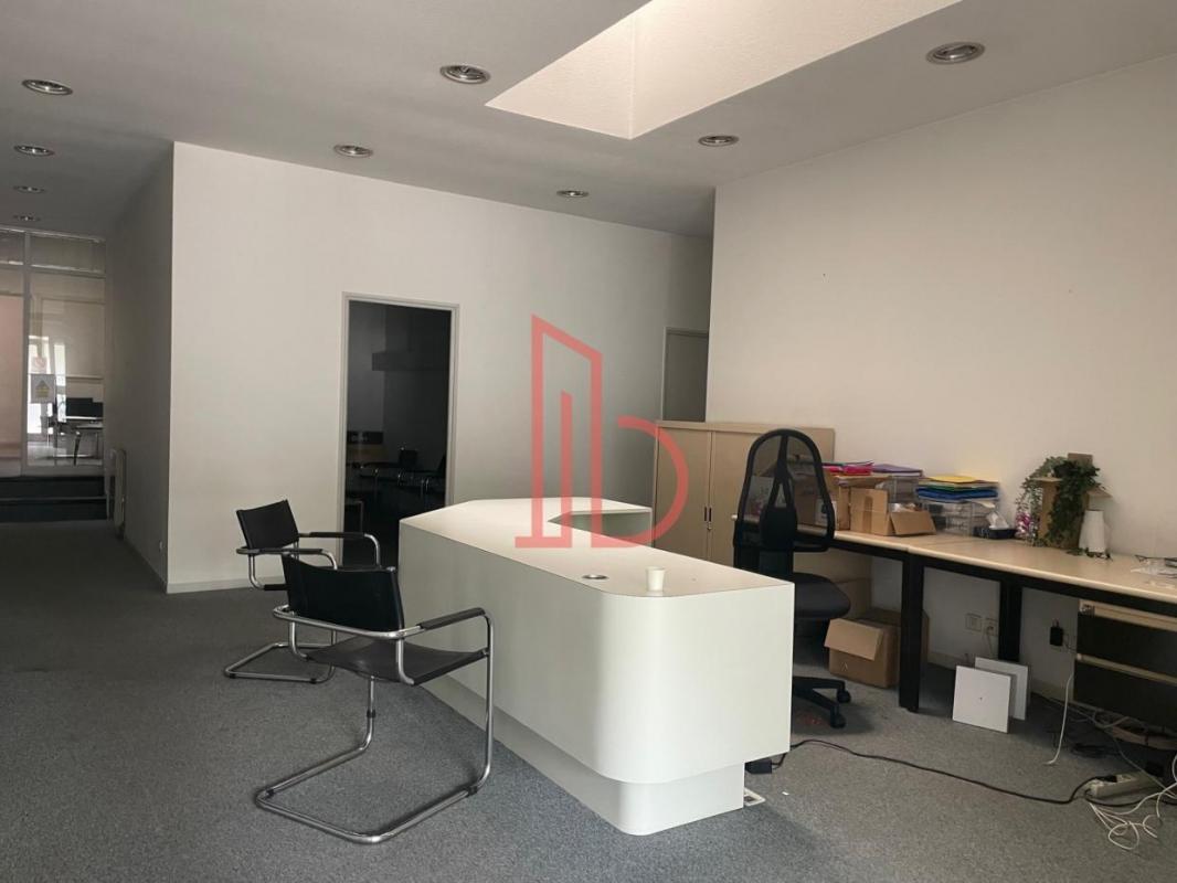 Office in Bordeaux for lease Interior Photo- Image 1 of 10