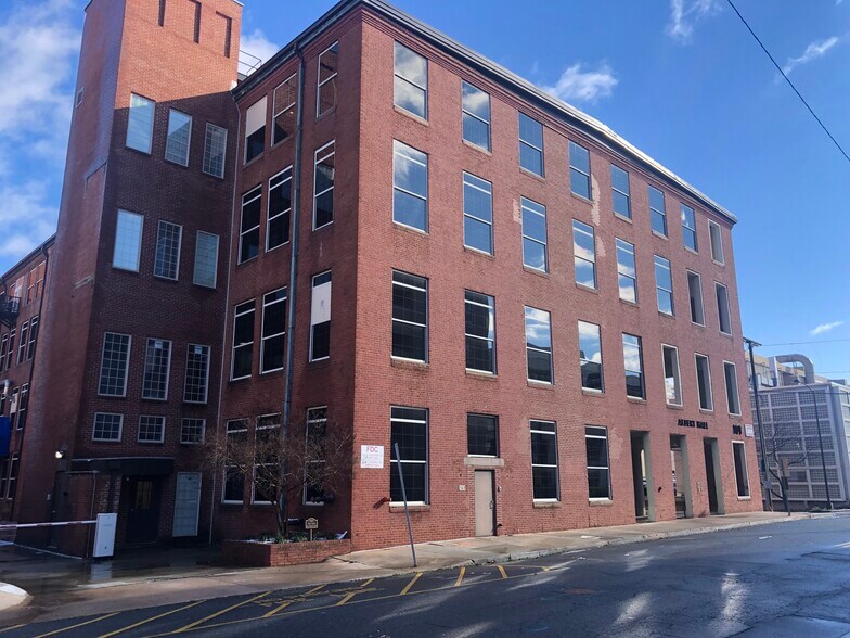 101 N Chestnut St, Winston-Salem, NC à louer - Photo du bâtiment - Image 1 de 4