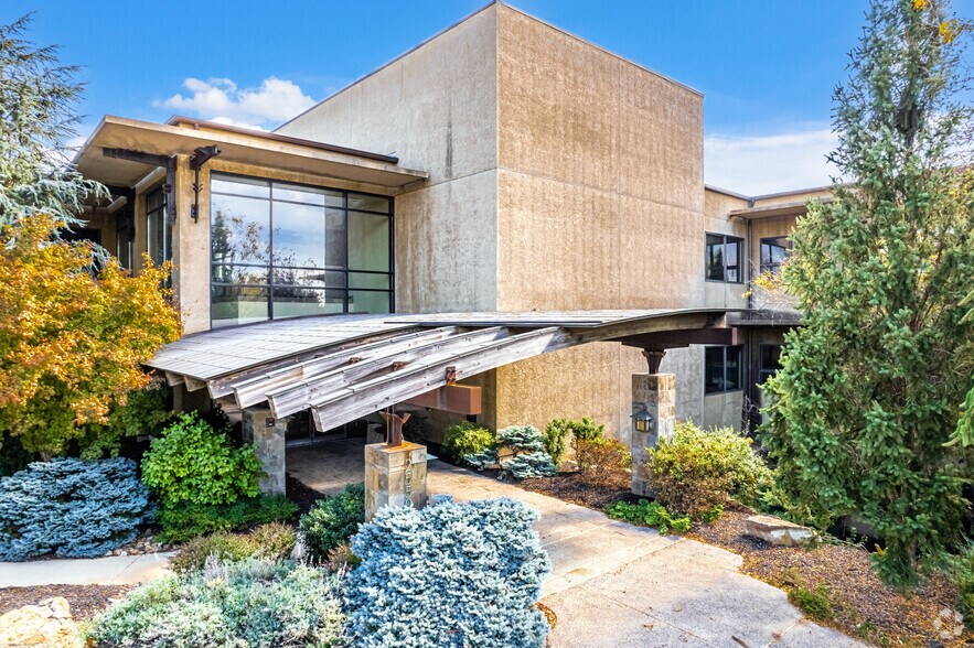 25501 W Valley Pky, Olathe, KS à vendre - Photo principale - Image 1 de 31