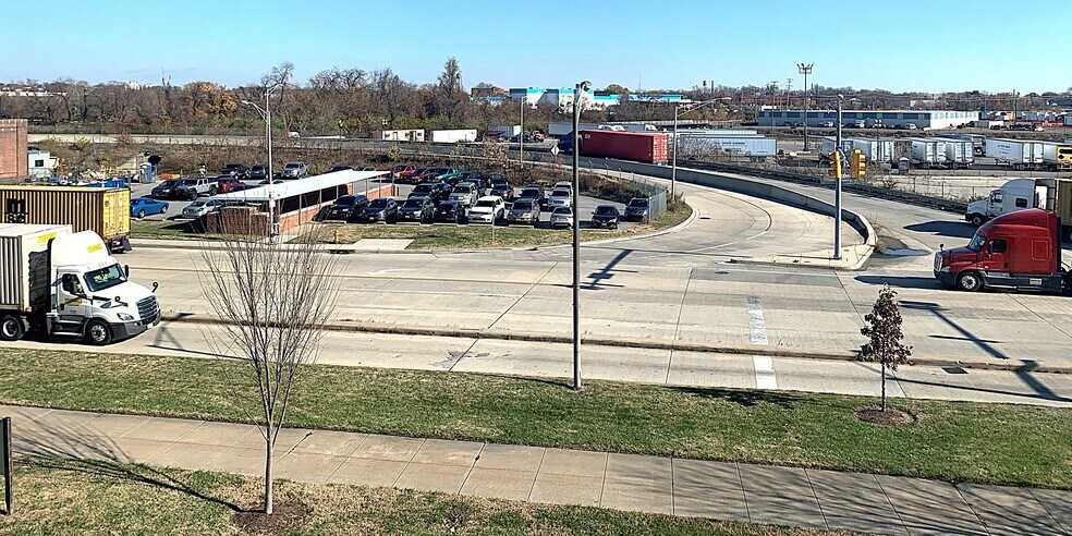 2200 Broening Hwy, Baltimore, MD à louer - Photo du bâtiment - Image 2 de 5