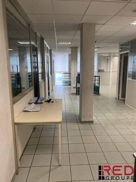 Commerce de détail dans Aubagne à louer - Photo du bâtiment - Image 1 de 8