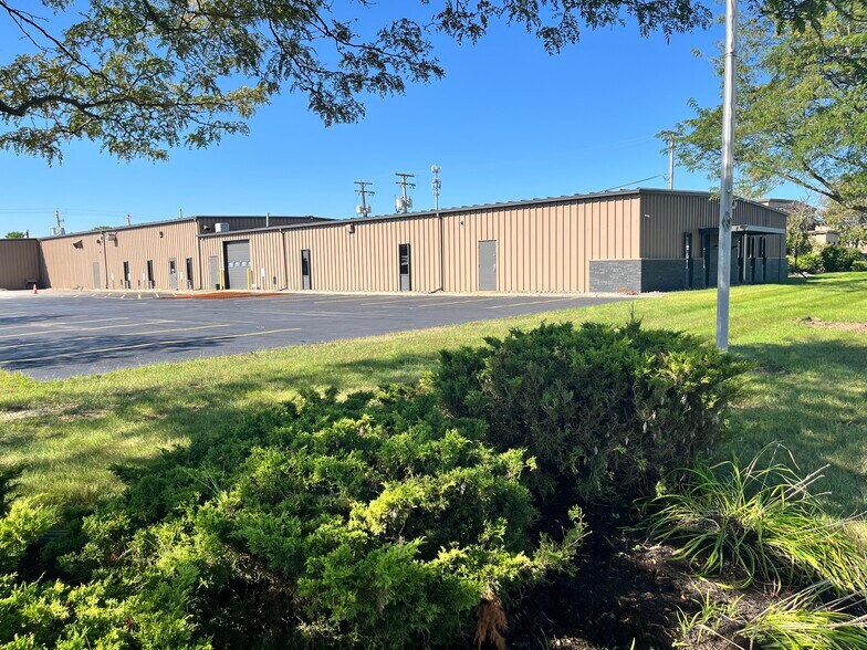 6319 Discount Dr, Fort Wayne, IN à louer - Photo du bâtiment - Image 3 de 6