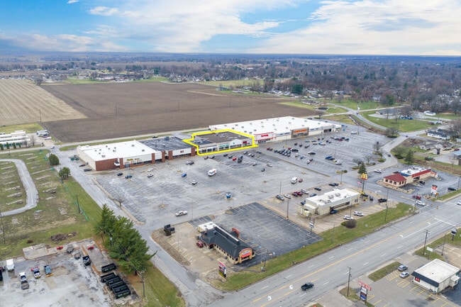 More details for 1331-1335 E Jackson St, Macomb, IL - Retail for Auction