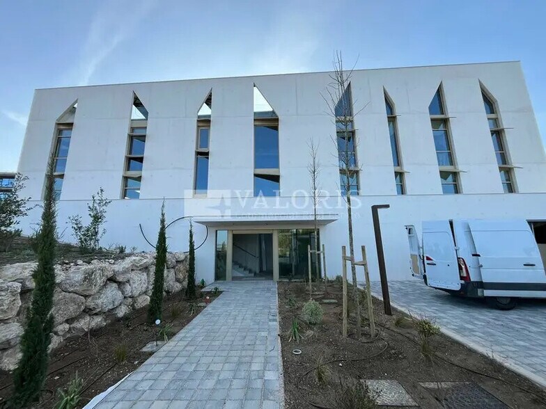 Office in Aix-en-Provence for lease - Building Photo - Image 2 of 15