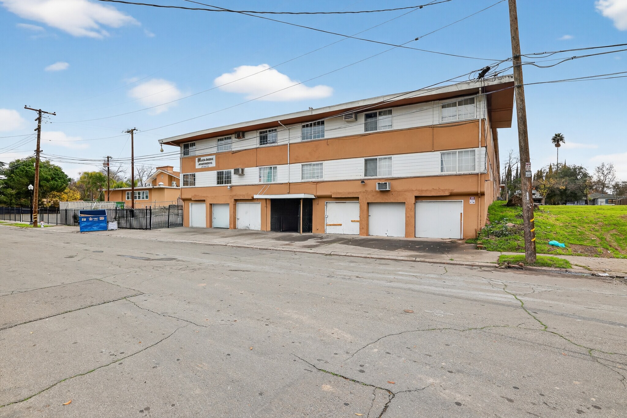 618-631 Plaza Ave, Sacramento, CA à vendre Photo principale- Image 1 de 37