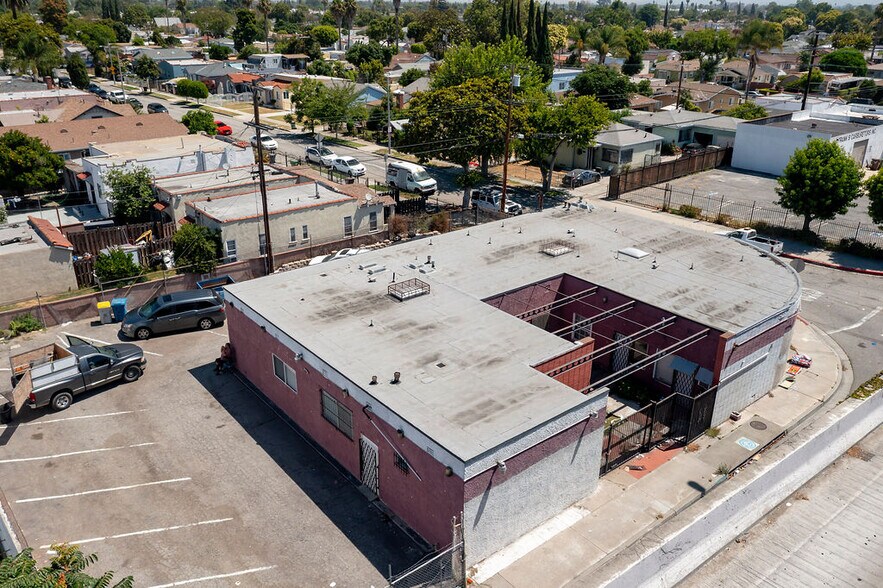 325-329 E Rosecrans Ave, Compton, CA à vendre - Photo du bâtiment - Image 2 de 14