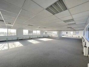 Office in Évry for lease Interior Photo- Image 2 of 6