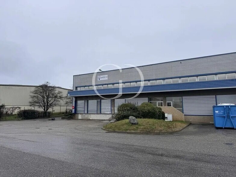 Industrial in Chassieu for lease - Building Photo - Image 2 of 6