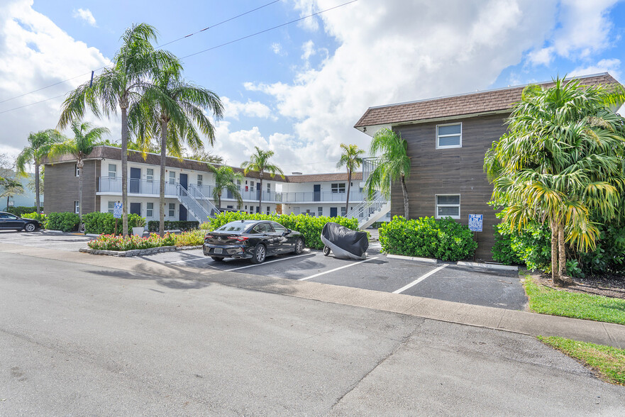 50 SE 12th St, Fort Lauderdale, FL à vendre - Photo du bâtiment - Image 1 de 48