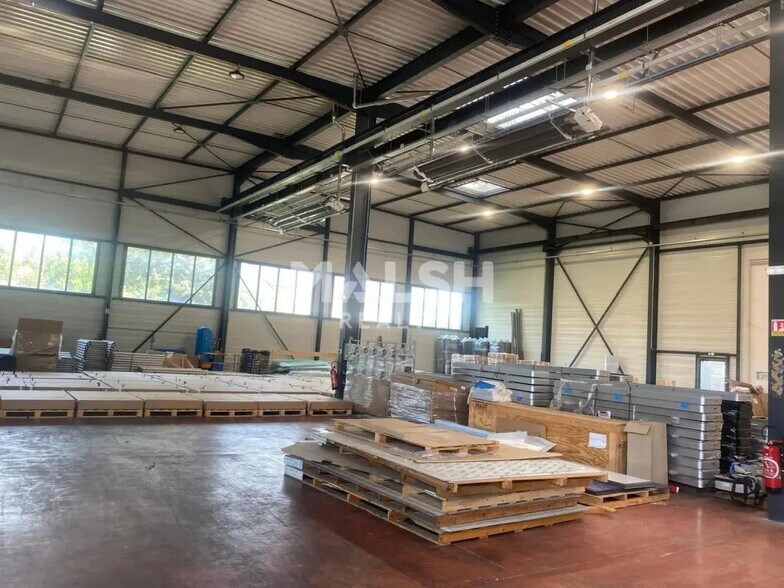 Office in Villeurbanne for lease - Building Photo - Image 3 of 9