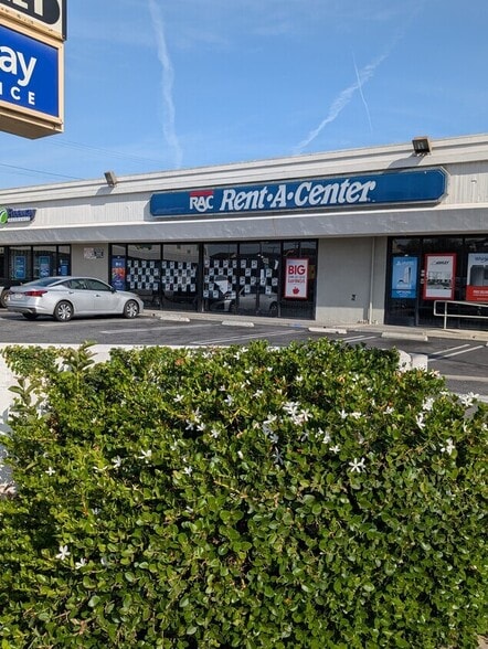 111 W Pacific Coast Hwy, Wilmington, CA for lease - Building Photo - Image 3 of 5