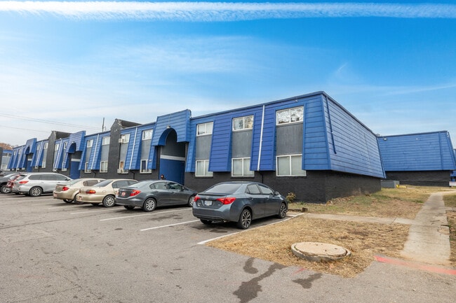 More details for 7550 NW 10th St, Oklahoma City, OK - Multifamily for Auction