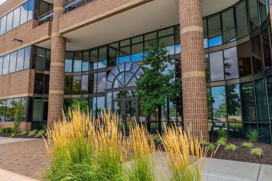 5000 W 95th St, Prairie Village, KS for lease - Building Photo - Image 3 of 10