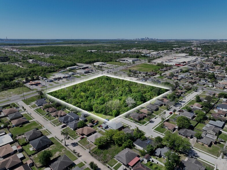 10201 Chef Menteur Hwy, New Orleans, LA for sale - Primary Photo - Image 1 of 4