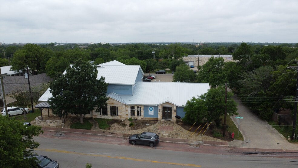 12 Chisholm Trl, Round Rock, TX à louer - Photo du bâtiment - Image 1 de 16