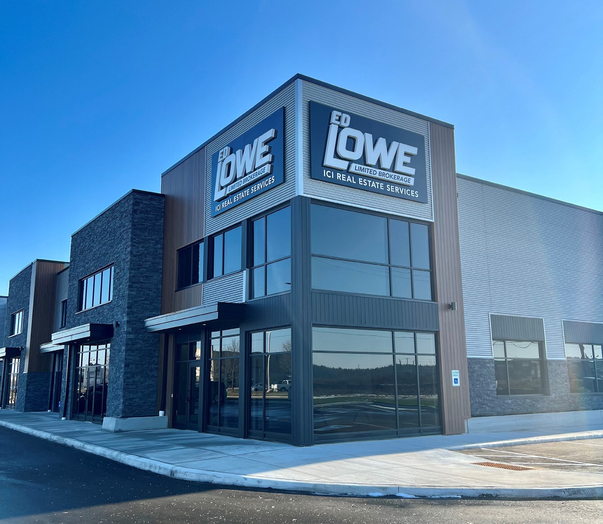 535 Bayfield St, Barrie, ON for lease Building Photo- Image 1 of 9