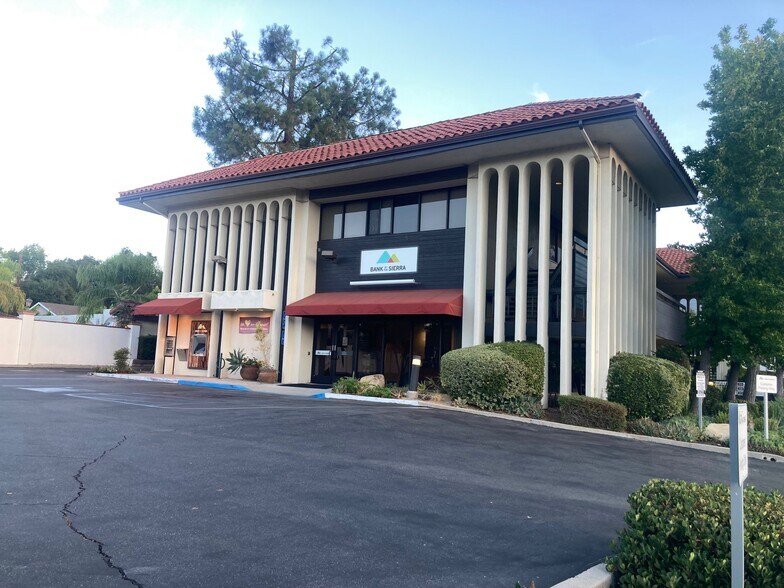 402 W Ojai Ave, Ojai, CA for lease - Building Photo - Image 1 of 37