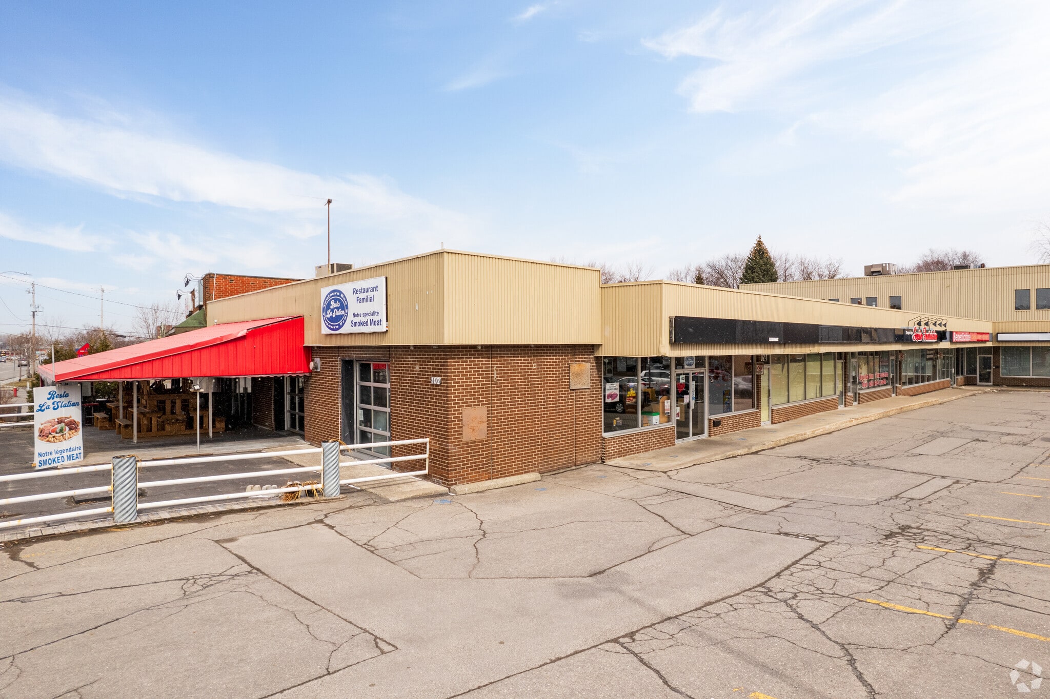 102 Boul Saint-Jean-Baptiste, Châteauguay, QC for sale Primary Photo- Image 1 of 1