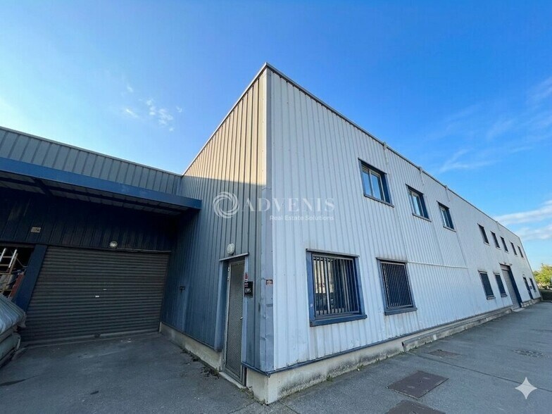 Flex in Neuilly-Plaisance for lease - Building Photo - Image 1 of 5