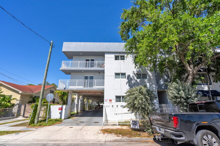 1029 NW 3rd St, Miami, FL à vendre - Photo du bâtiment - Image 3 de 24