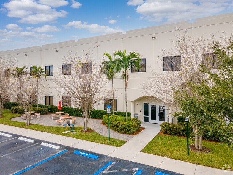 5870 N Hiatus Rd, Tamarac, FL for lease - Building Photo - Image 1 of 13