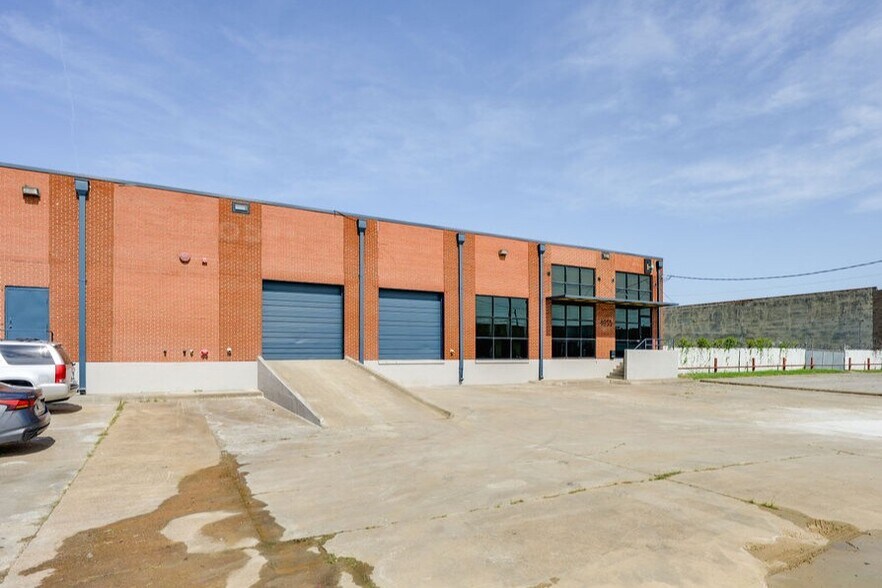 4855 Cash Rd, Dallas, TX à louer - Photo du bâtiment - Image 3 de 10