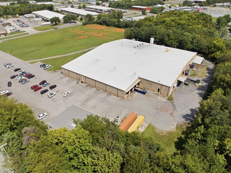 1709 Henry G. Lane St, Maryville, TN à vendre - Photo du bâtiment - Image 3 de 14