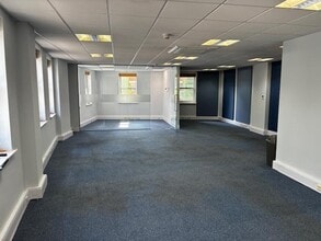 35 The Parade, Jersey for lease Interior Photo- Image 1 of 3