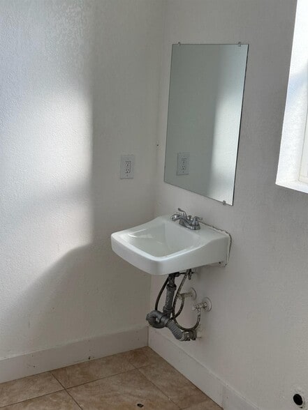 5638 N Gledhill Ave, Olivehurst, CA for sale - Interior Photo - Image 2 of 10