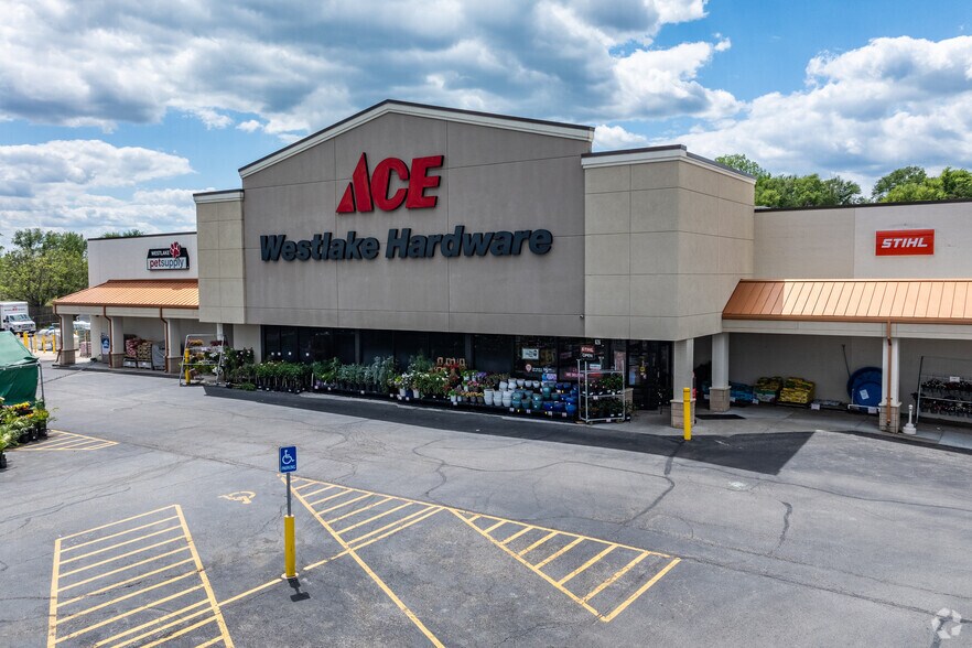 626 S 130th St, Bonner Springs, KS à vendre - Photo du bâtiment - Image 3 de 8