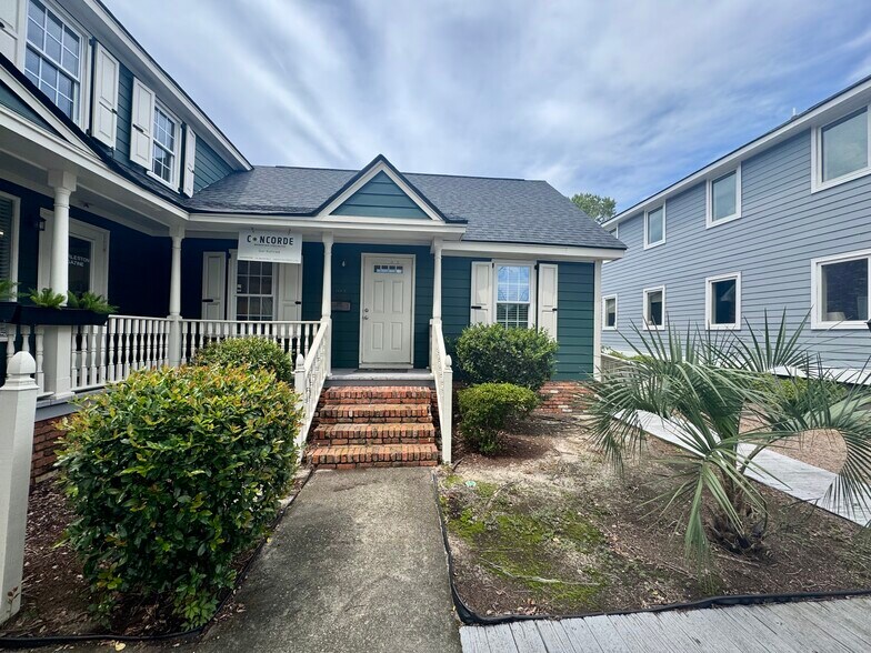 786-824 Johnnie Dodds Blvd, Mt Pleasant, SC à louer - Photo du bâtiment - Image 1 de 11