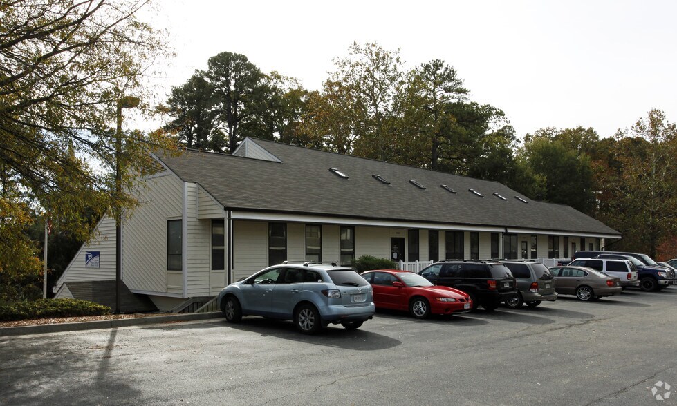 7505 Richmond Rd, Williamsburg, VA à vendre - Photo du bâtiment - Image 2 de 3