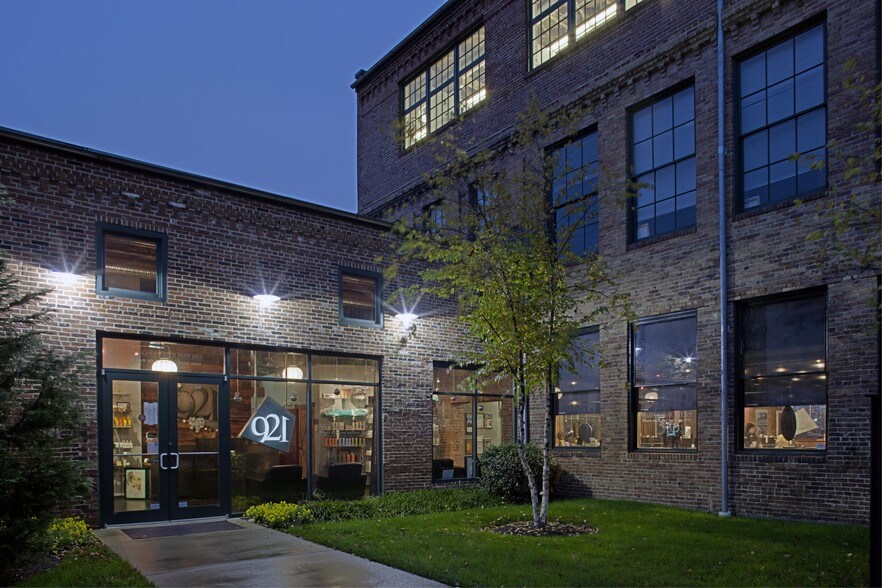 921 E Fort Ave, Baltimore, MD à louer - Photo du bâtiment - Image 3 de 7