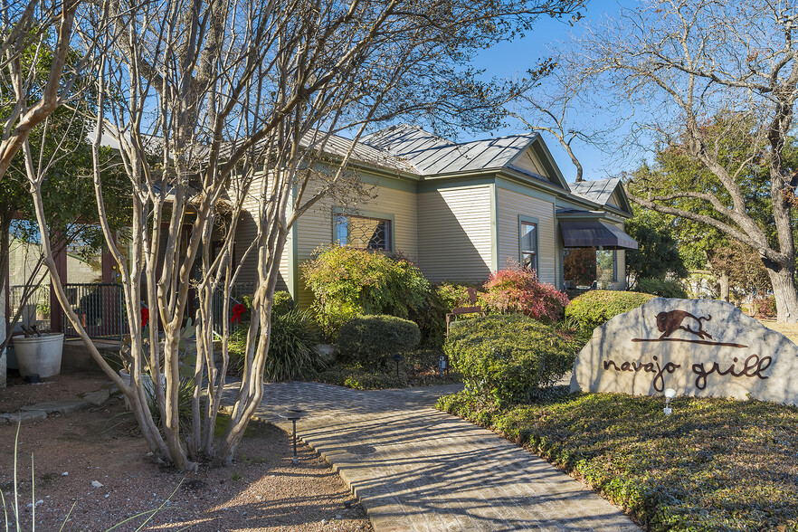 803 E Main St, Fredericksburg, TX à vendre - Photo du bâtiment - Image 1 de 1