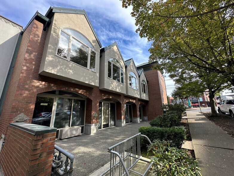 3302 Fuhrman Ave E, Seattle, WA à louer - Photo du bâtiment - Image 2 de 6