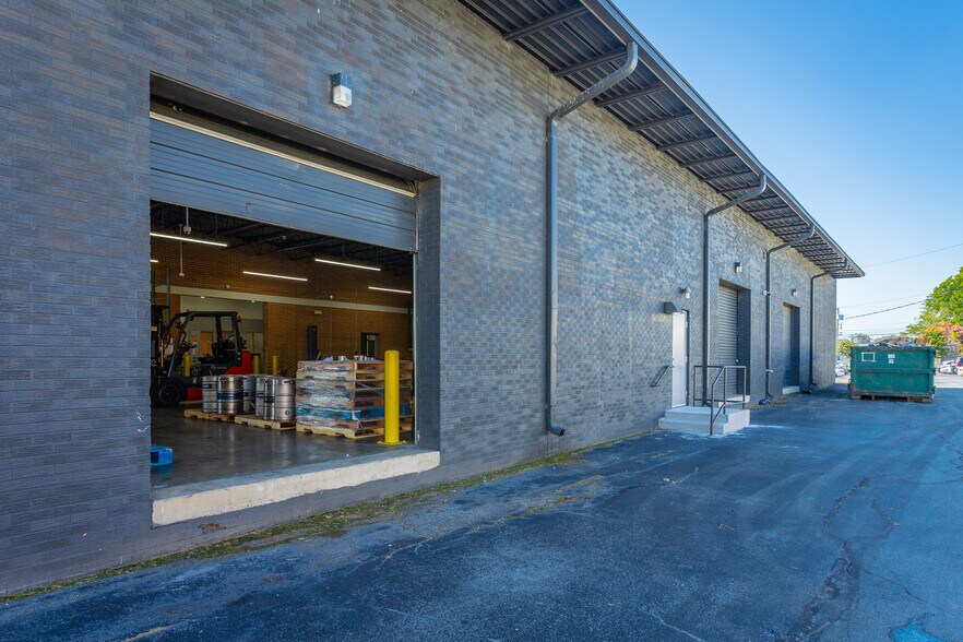 5715 Uptain Rd, Chattanooga, TN à louer - Photo du bâtiment - Image 2 de 8