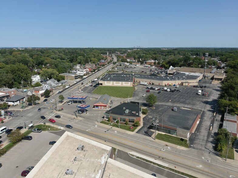 21593-21929 Lorain Rd, Cleveland, OH à louer - Photo du bâtiment - Image 3 de 6